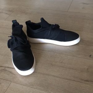 Steve Madden black sneakers size 7